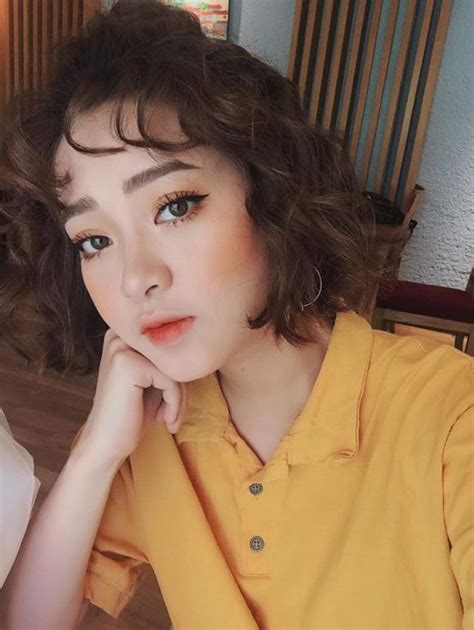 Trương hoàng mai anh có một lượng người theo dõi không hề nhỏ khi sở hữu gương mặt xinh đẹp, ngoại hình bắt mắt với gu thời trang trẻ trung. Trương Hoàng Mai Anh - hot girl mắng khách bất lịch sự dù ...