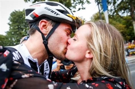 Check spelling or type a new query. Tom Dumoulin gaat trouwen (Riemst) - Het Nieuwsblad