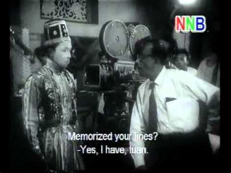 They run into the jungle and meet a japanese family. Seniman Bujang Lapok 1/2 - YouTube