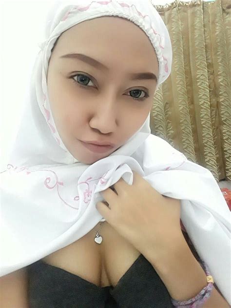 Aku melihat jam di tangan ku. Janda Binal Cantik Tegal | Beautiful hijab, Girl, Girl hijab