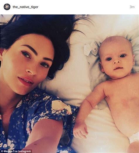 Приянка чопра и ник джонас на церемонии billboard awards фото: Megan Fox snuggles up with two-month-old son Journey in ...