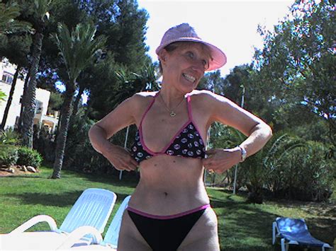 It may also refer to a lifestyle based on personal, family and/or social nudism. - Naturist Pics .mobi