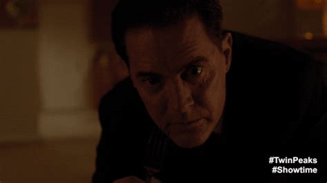 With tenor, maker of gif keyboard, add popular mac jones animated gifs to your conversations. Twin Peaks Showtime Tweeling Piekt De Terugkeer GIF | GIFs.nl