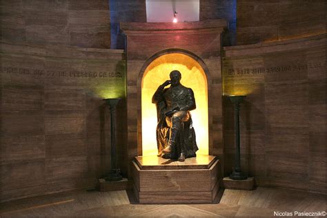 Finalmente la obra se inauguró el 28 de julio de 1943 convirtiéndose en el primer monumento a la bandera de la argentina. Nicolás Pasiecznik: El Monumento a la Bandera por dentro