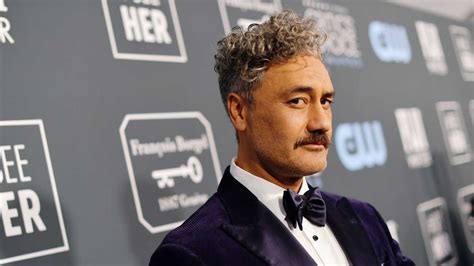 Taika waititi has previously worked with creator jon favreau on various marvel films and this is partly how he got the role for the. Taika Waititi di The Mandalorian festeggia la festa del ...