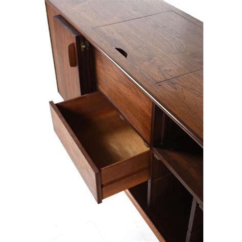 It offers a clean, modern silhouette complemented with a warm and inviting walnut wood finish. Jens Risom Style Mid-Century Modern Walnut Hi-Fi Cabinet ...