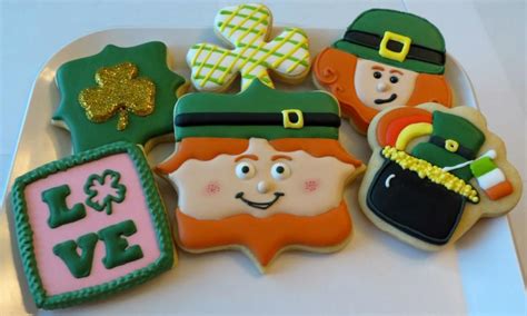 Once dry, place your pearl decorations on the points of the stars. Decorated Cookies | St patrick's day cookies, Cookie ...