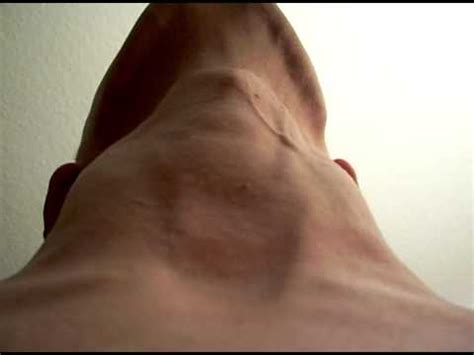 This gallery includes a photo series of tatjana, whose neck veins are exceptionally protuberant, as well as a variety of photographs featuring four other women with bulging neck veins. veiny neck stretched - YouTube