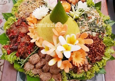 Asinan betawi, salad sing digawe saka campuran sayuran jeruk, mi kuning lan saos kacang manis sing asem, asem lan pedhes, diwenehi karo krupuk beras.; Nasi Kuning Ketan Betawi : Cara Membuat Nasi Kuning Yang ...