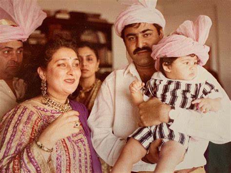 Bollywood actor ranbir kapoor childhood pics. Ranbir Kapoor Childhood Images - Ranbir's father rishi ...