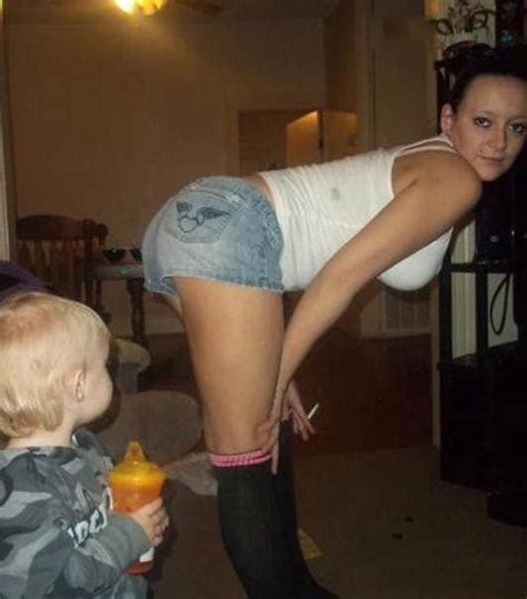 21 Worst Mom Selfies of All-Time - Page 4 - The Hollywood ...