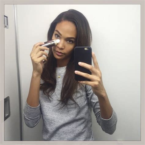 Xhamster is de beste sekshit voor gratis porno! The Airplane Bathroom Mirror Selfie | Joan Smalls's ...