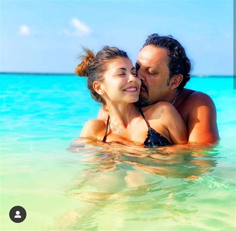 Enrico brignano e flora canto avevano annunciato lo scorso 10 febbraio, che erano diventati genitori. Flora Canto Instagram, la moglie di Brignano supersexy ...