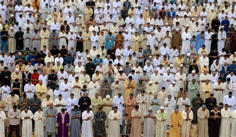 شرح طريقة اداء صلاة العيد الاضحى للنساء والرجال والاطفال بالصور لعام 2018 / 1439 موعد بدء صلاة العيد في مكة المكرمة وبعض الدول العربية، حيث نجد الكثير من الأفراد لا يذهبون إلى. أثناء صلاة العيد..شخص يفارق الحياة بآسفي