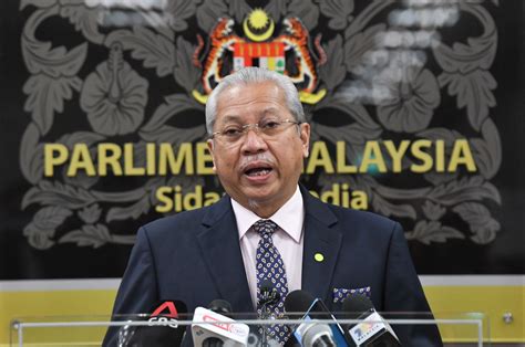 Federal territories minister tan sri annuar musa said he also wanted the organisers, which comprised residents' committee and hawkers. Annuar Musa suara Bersatu atau MKT Umno? | MalaysiaNow