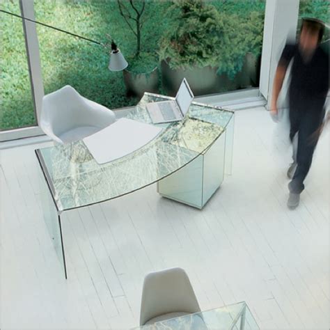 Zum verkauf steht ein moderner glasschreibtisch. Extravaganter Schreibtisch aus durchsichtigem Glas ...