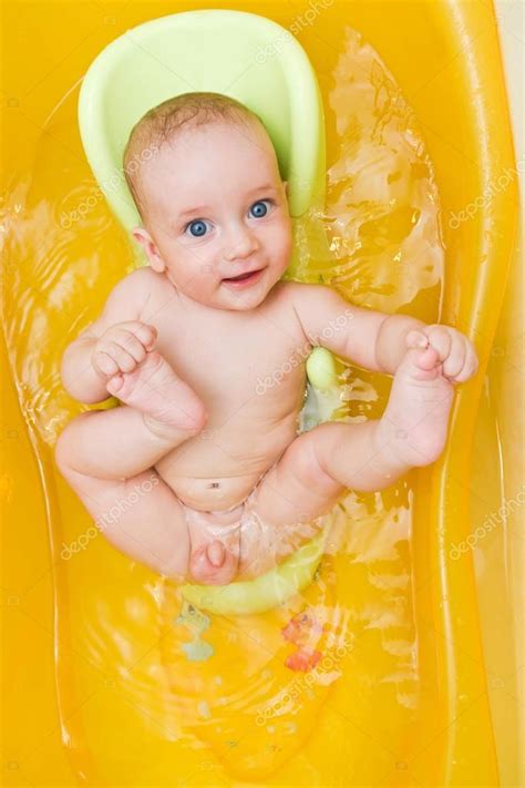For a full bath, gently wash. The bathing newborn boy — Stock Photo © ElenBessonova ...