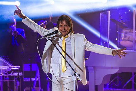 #meusposts #tati bernardi #roberto carlos #esse cara sou eu. Roberto Carlos sobre cancelamento de especial de fim de ...
