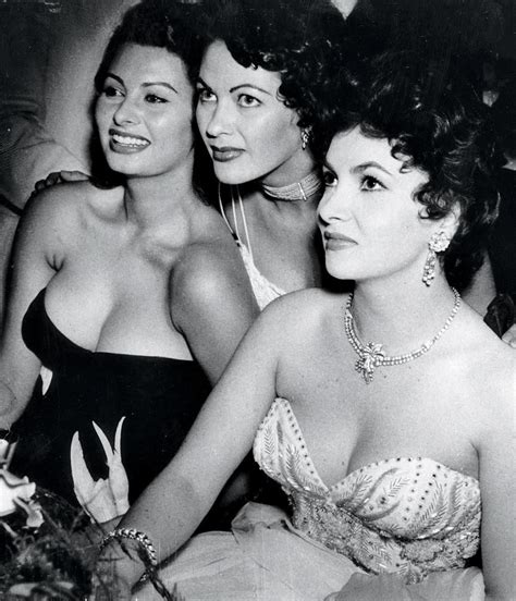 Последние твиты от gina lollobrigida (@g_lollobrigida). olga-4711: "Gina Lollobrigida at right, with Sophia Loren ...