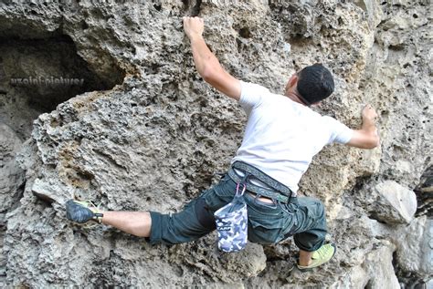 Soon,a camping area for climbers to experience living in a village and also be near to the urban city of kuala lumpur. Dunia Fotografi Ku: ....Rock Climbing @ Batu Caves