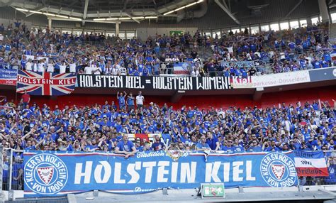 «хольштайн» киль / holstein kiel s.v. Fußballklub macht Zugeständnisse: Frauenpower unter Wappen ...