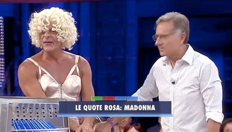 Jun 14, 2021 · paolo bonolis compie 60 anni, ecco la sua carriera riassunta in 10 foto, dai programmi di successo al sodalizio con luca laurenti, fino al matrimonio con sonia bruganelli. Luca Laurenti travestito da Madonna ad Avanti un Altro ...