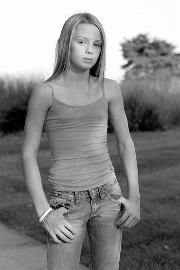 She appeared in this calvin klein ad at the age of 15. Tween Buds Pokies - Foto