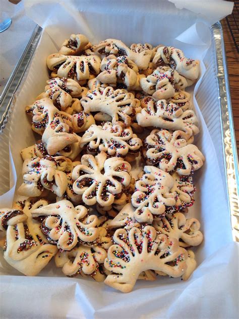 Cuccidati, also known as sicilian fig cookies are traditionally served during the holidays. Sizilianische Cuccidati - Pasta Bolognese ...
