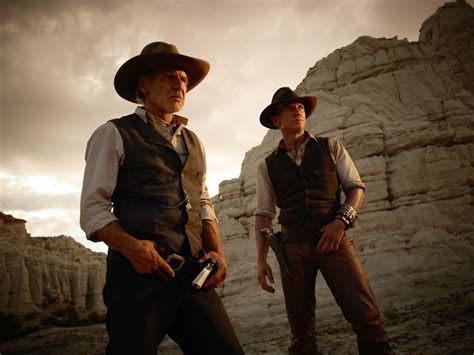 В эту глухую американскую провинцию прибывает потерявший память незнакомец. 'Cowboys & Aliens' DVD Review - American Profile