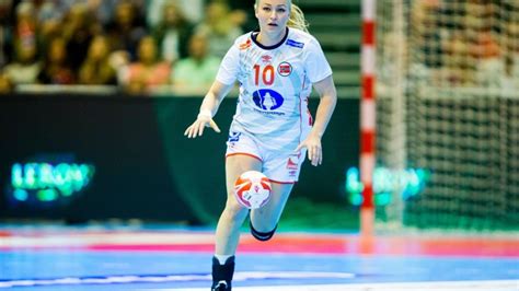 Handball (also known as team handball, european handball or olympic handball) is a team sport in which two teams of seven players each (six outcourt players and a goalkeeper). Vil ha håndball-VM i Norge - Sport - Klar Tale