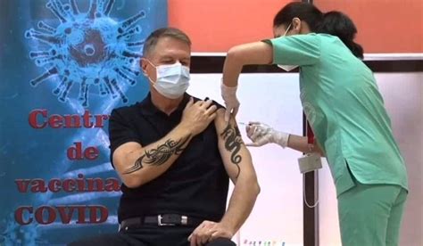 Președintele iohannis a fost vaccinat. VIDEO - Meme virale cu Klaus Iohannis, după ce ...