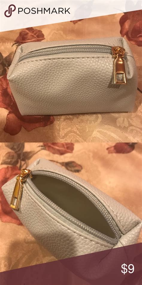 Gray Small Cosmetic Case NWT (With images) | Zip around ...