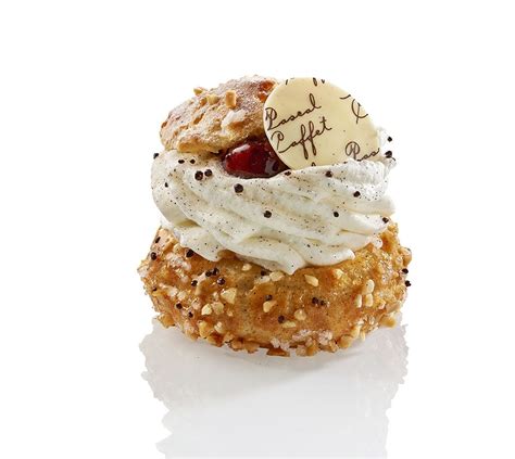 Serve this classic chocolate mousse for dessert in a martini glass for fancy presentation. Eclairs et petits choux à la crème - Pascal Caffet ...