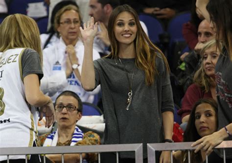 Stanley tucci opens up about his first wife's death: Real Madrid Family