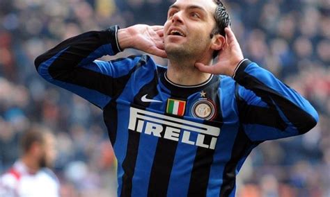 After establishing himself at lazio, pandev moved to inter milan in early 2010.4 while playing for the nerazzurri, pandev collected a host of honours including winning pandev was born in strumica, sr macedonia, then still part of sfr yugoslavia, and began his football career with fk belasica, the club. Pandev più che Balotelli, ecco l'Inter del Bernabeu ...