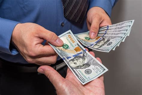 If you link your bank account with the uber eats app, the company will deposit your funds automatically. How much do Uber drivers make? Four "Hot Tips" to maximize ...