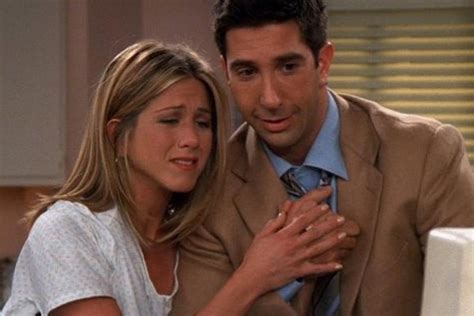 Jennifer aniston had close relationship with david schwimmer since the link failed with brad pitt. Jennifer Aniston revela que integra "Círculo das Deusas ...