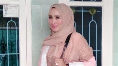 Daftar isi nama dan biodata pemain dunia terbalik 18. Biodata Firza Husein, Lengkap Umur dan Agama, Wanita yang ...