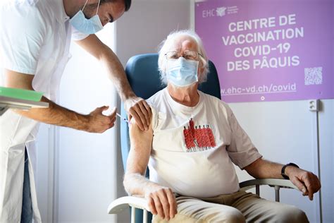 Reuters is also analysing how quickly countries are vaccinating their populations, using data. Des aînés qui se veulent solidaires - Le Courrier