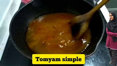 Masukkan kaldu ayam, rebus sampai mendidih. Resepi tomyam simple - YouTube