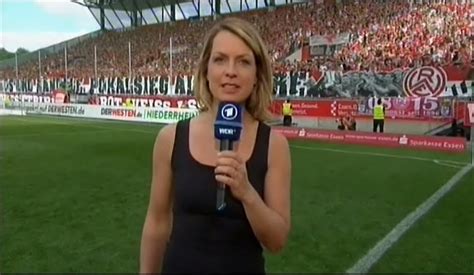 Seit 2014 moderiert sie zudem die sportschau am sonntag in der ard. Jessy Wellmer bei der 'Sportschau - Finaltag der Amateure ...