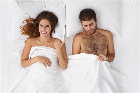 Tattoo, dessous, bett, blondine beim blasen, titten ficken pornostars: Diese 5 Dinge finden Frauen im Bett ekelhaft