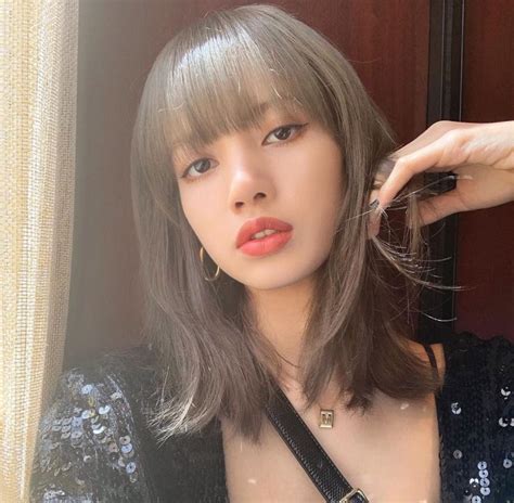 Lisa blackpink fondo de pantalla imagenes de black fondos de pantalla de parejas enamoradas vídeos de baile caras de risa idols coreanos chicas swag fotos en paris niña asiatica. BLACKPINK's Lisa Shares Gorgeous New Selfies On Instagram