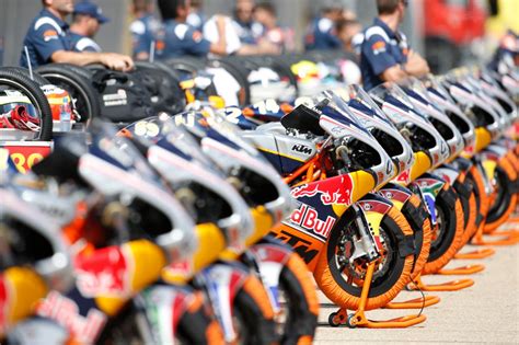 İtalya grand prix'sinin sıralama turlarında dün i̇sviçreli. Red Bull MotoGP Rookies Cup descends on Austria | MotoGP™