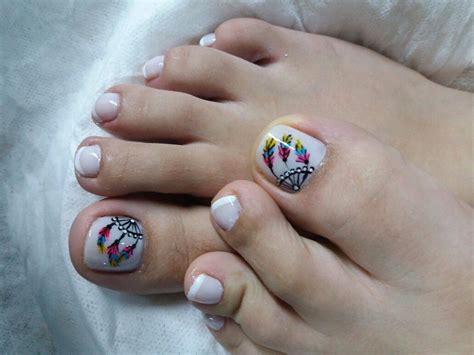 Hermoso y original diseño de uñas decoradas con flores. Pin de Joselyne de Mena en Diseños para pies | Diseños de ...