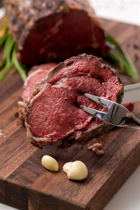 Smoked prime rib is the perfect entree for christmas time. Sides To Make With Prime Rib / Creamy, rich Classic Steakhouse Creamed Spinach that takes ...