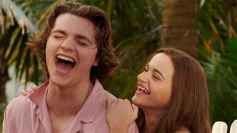 Tendremos stand de los besos 3, sabremos qué le depara a elle cuando vaya a la universidad y lo más importante: El Stand de los Besos 3: revelan el trailer y esta es la LISTA de playa de Elle y Lee - Terra Mexico
