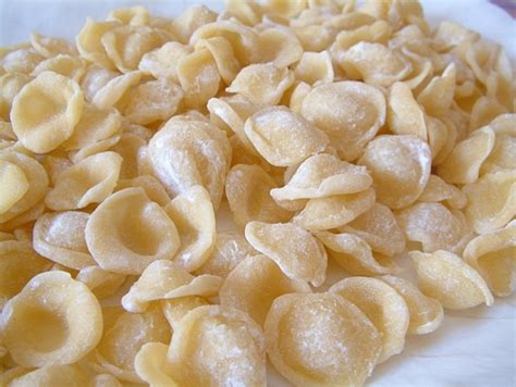 Ingredienti per 2 porzioni di di pasta fresca fatta in casa. I sapori antichi della Puglia: la pasta fatta in casa