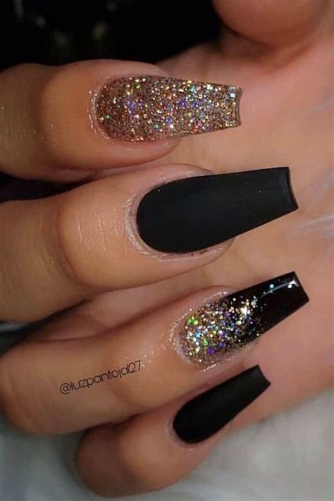 Como hacer uñas acrílicas paso a paso. Uñas negras elegantes con brillo dorado - #glitter #golden ...