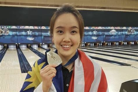 Linangan air mata mengiringi pengumuman persaraan syaidatul afifah badrul hamidi daripada pentas tenpin bowling negara. Malaysia's Women Bowling team wins gold in world ...